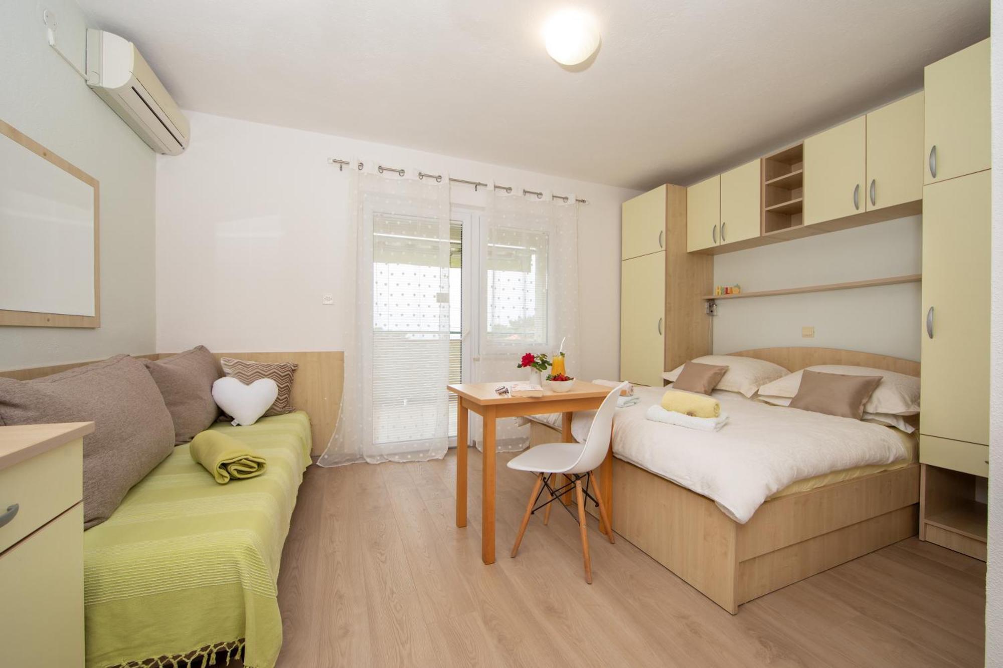 Rooms & Apartments Villa Anka Tučepi Extérieur photo
